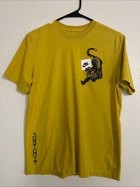 Unisex Nike Tiger tshirt medium